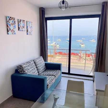 F1 1 Lovely Room, Bathroom And Living Shared Habitación en casa particular *